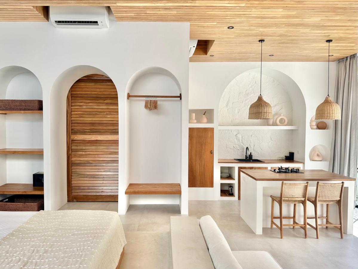 The Suites By The Young Villas Uluwatu Esterno foto