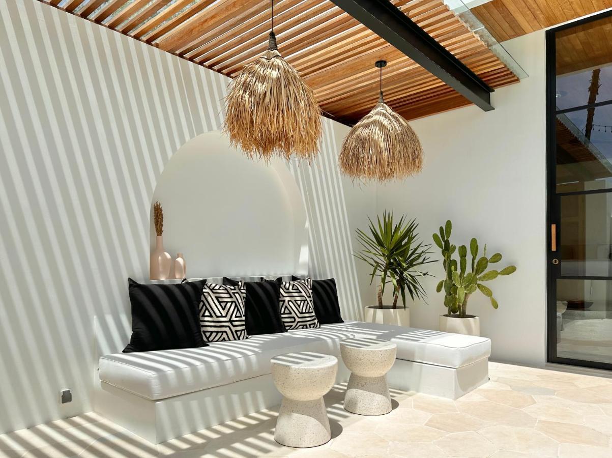 The Suites By The Young Villas Uluwatu Esterno foto