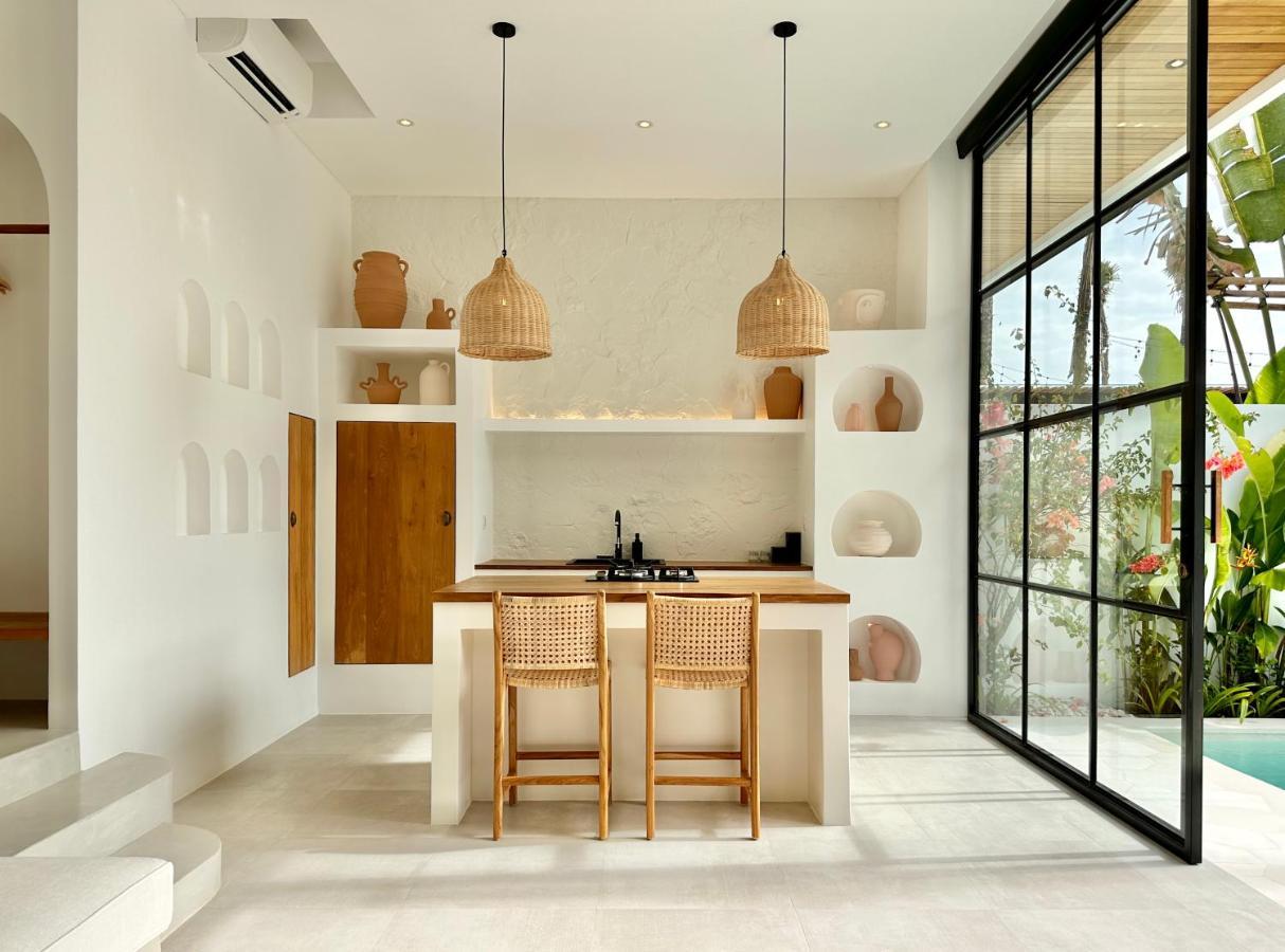 The Suites By The Young Villas Uluwatu Esterno foto