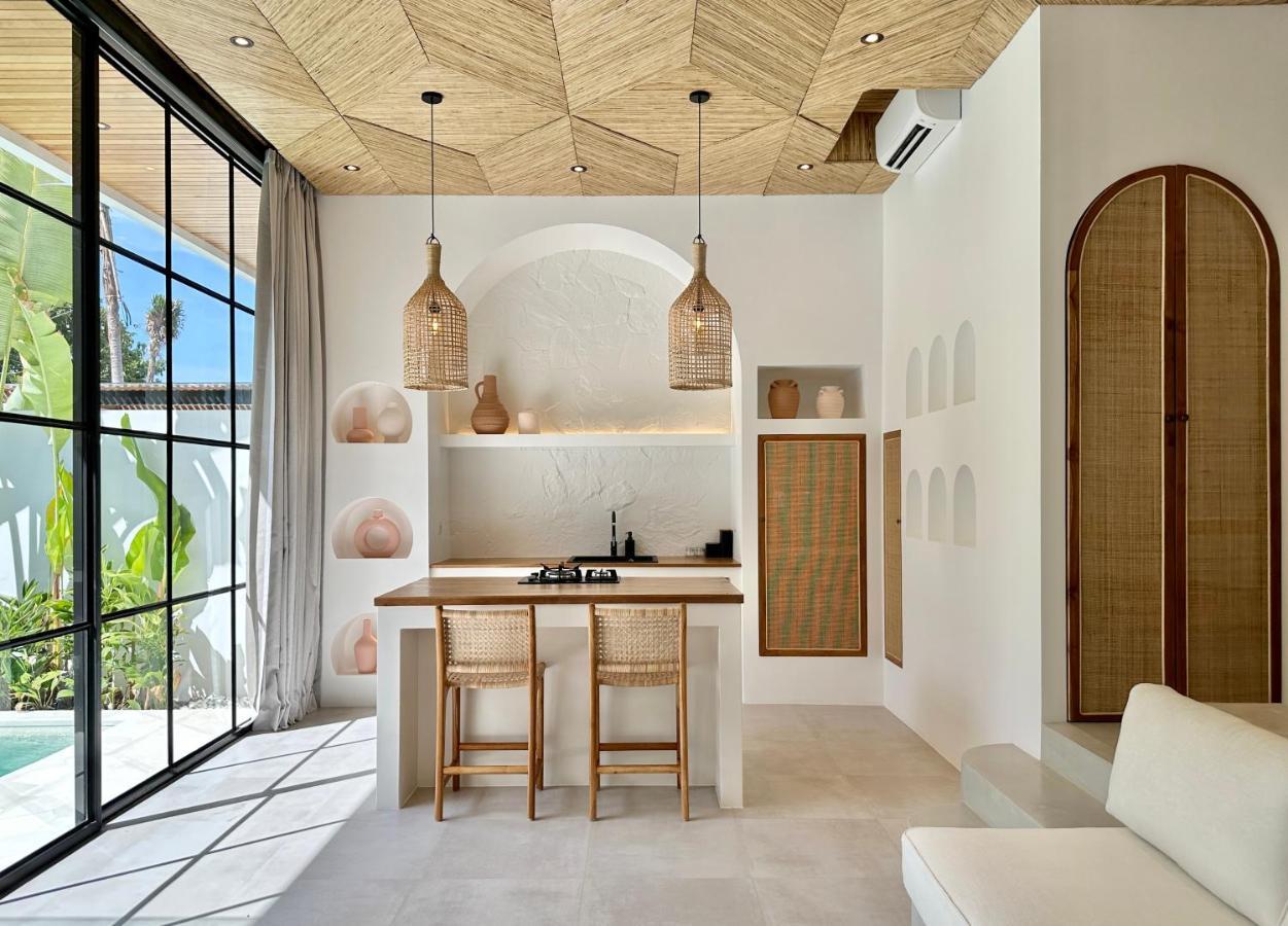 The Suites By The Young Villas Uluwatu Esterno foto
