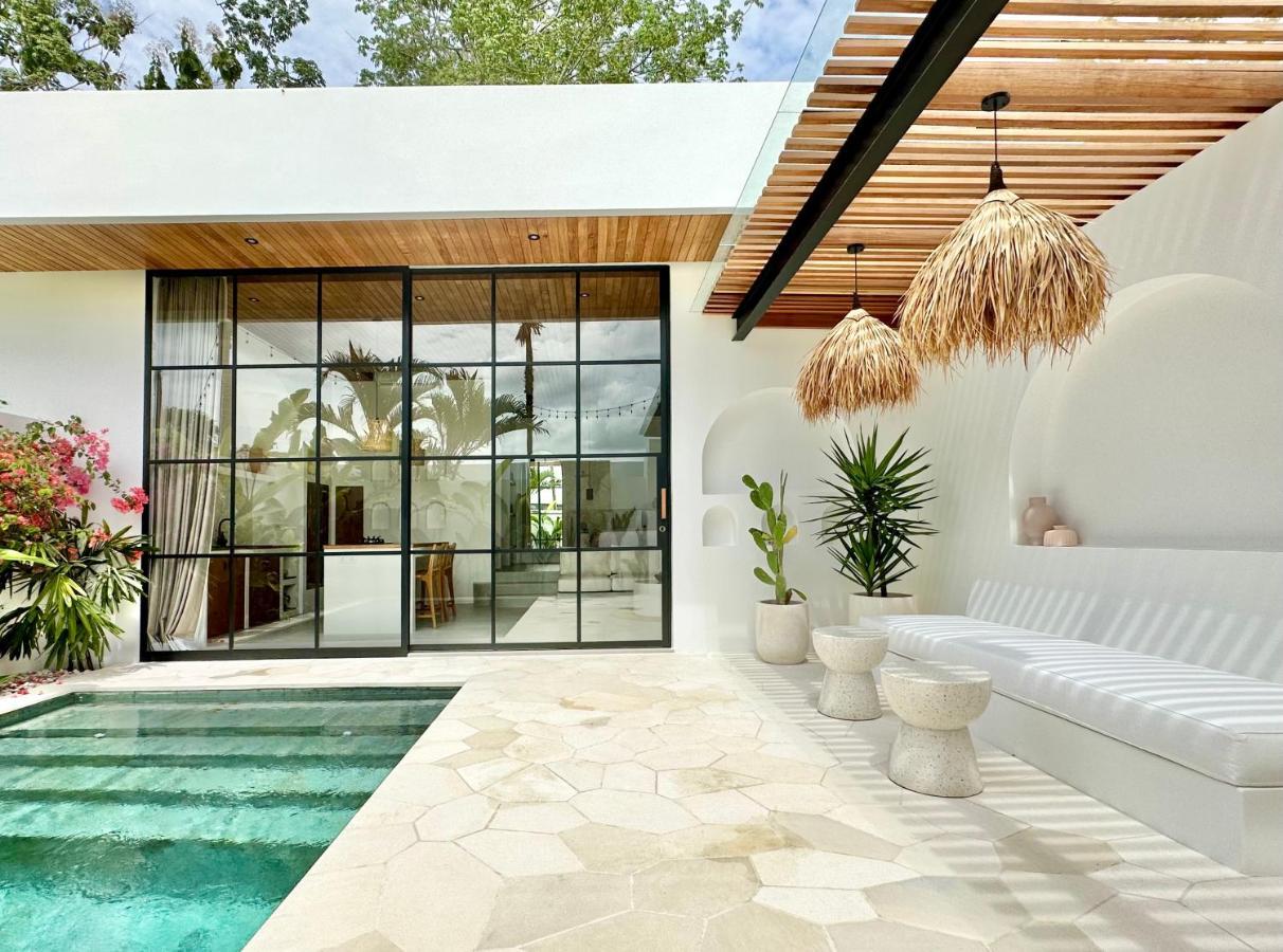 The Suites By The Young Villas Uluwatu Esterno foto