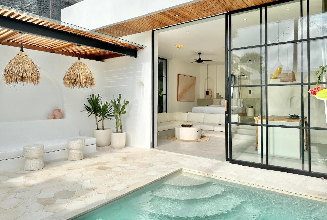 The Suites By The Young Villas Uluwatu Esterno foto